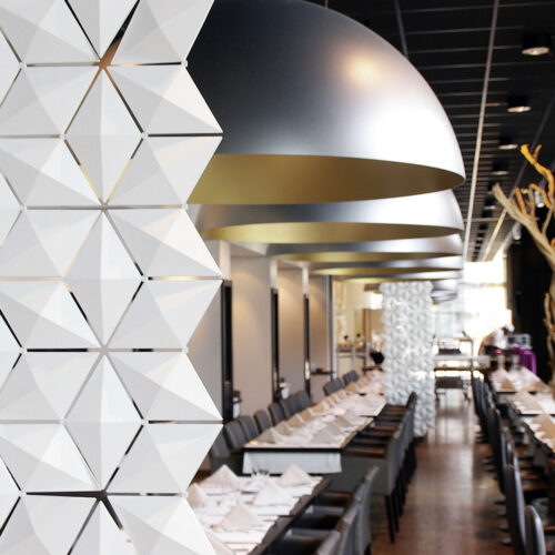 Uma divisória de ambientes escultural que transforma a experiência gastronómica dos restaurantes